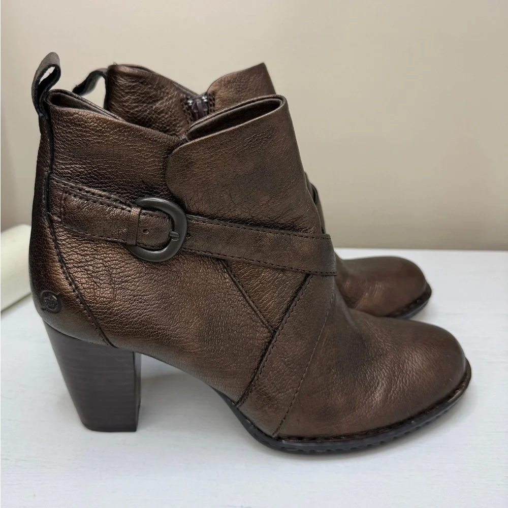 Born NWOT Bronze Leather Shola Ankle Boots Size 10
